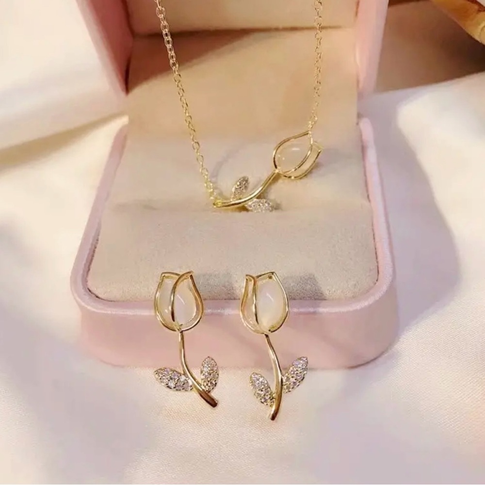 Tulips Jewelry Gift Set